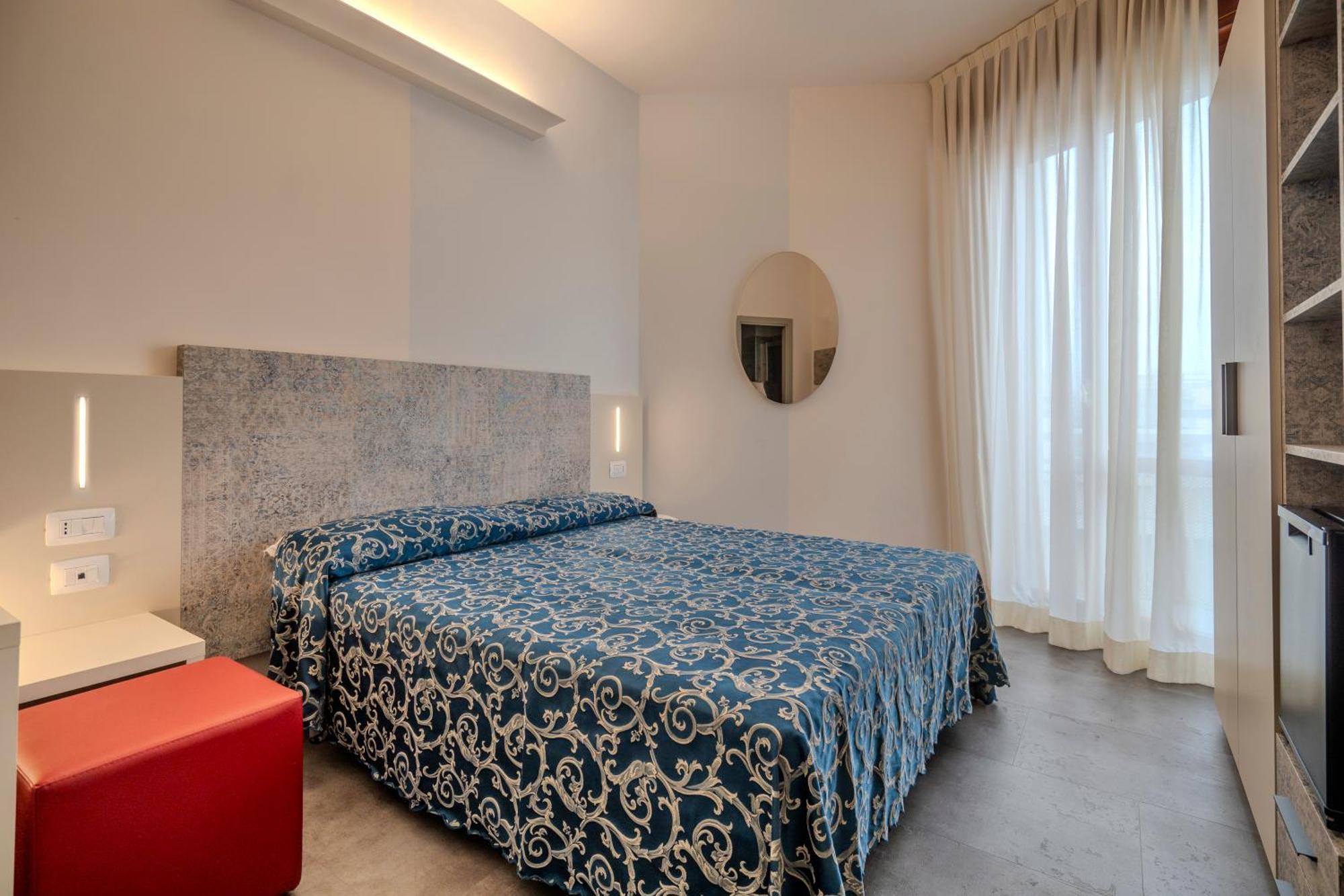 Hotel 2000 Римини Экстерьер фото