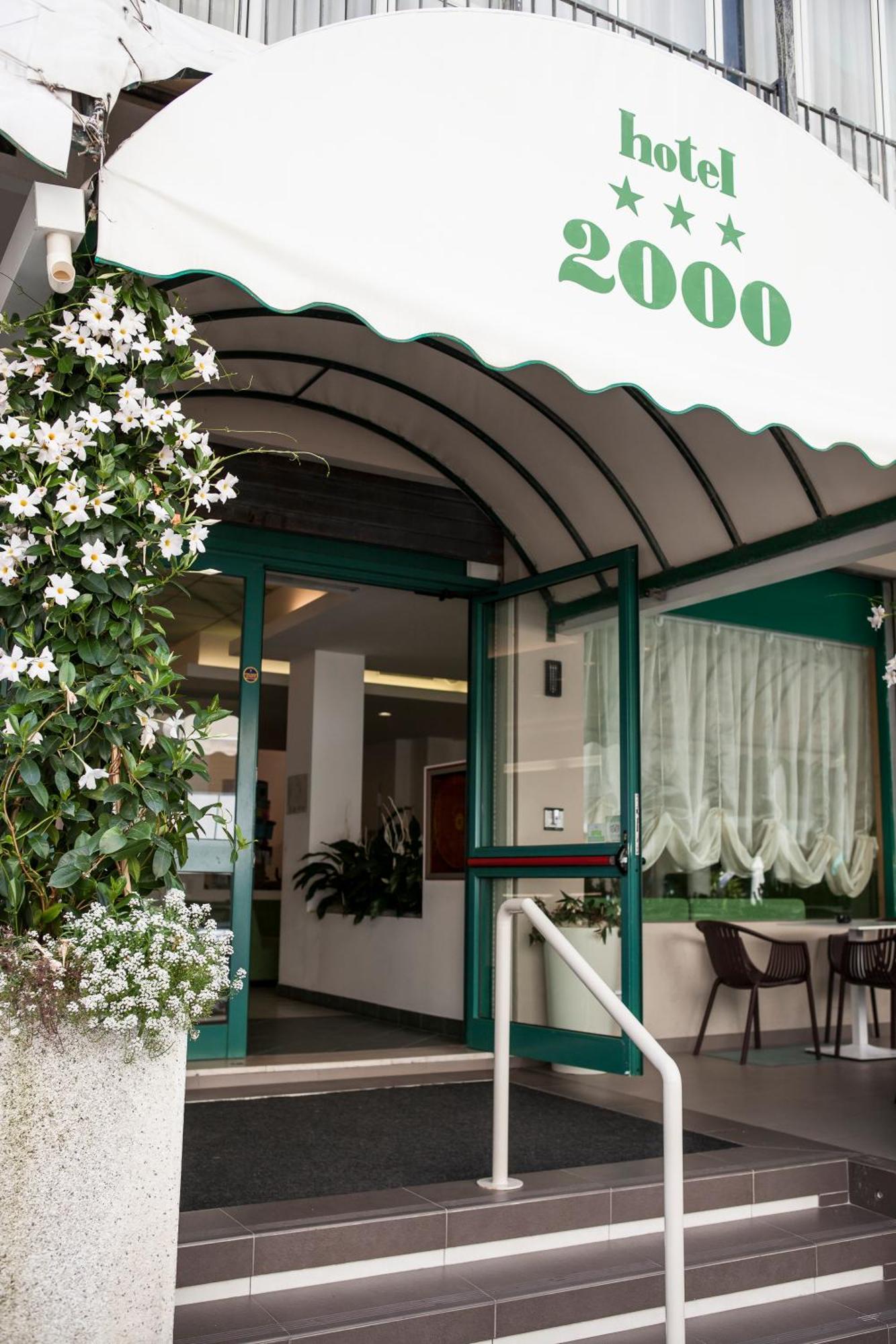 Hotel 2000 Римини Экстерьер фото